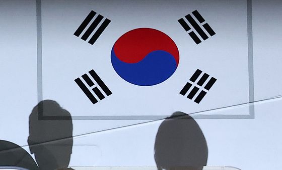 순방 일정 마치고 귀국하는 이재명 대통령·김혜경 여사