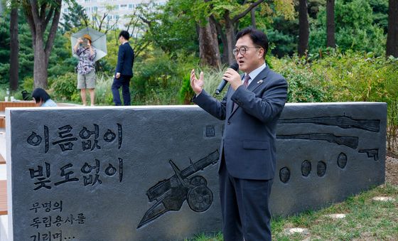 독립군 무기의 벽 소개하는 우원식 의장