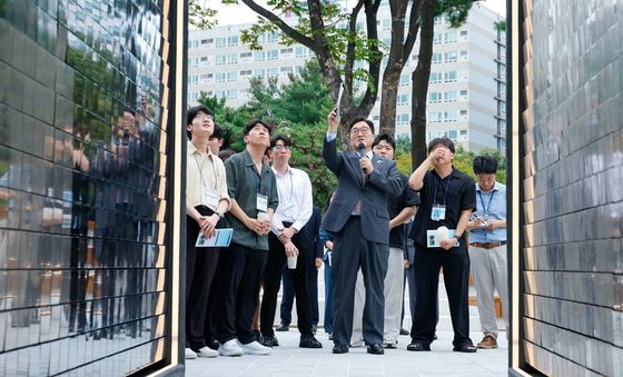 '빛의 길' 소개하는 우원식 의장