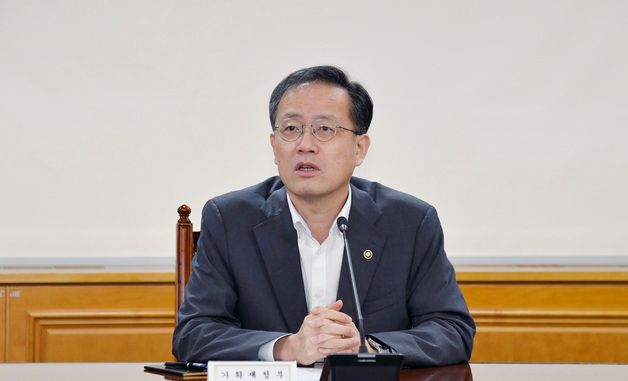 모두발언하는 이형일 차관