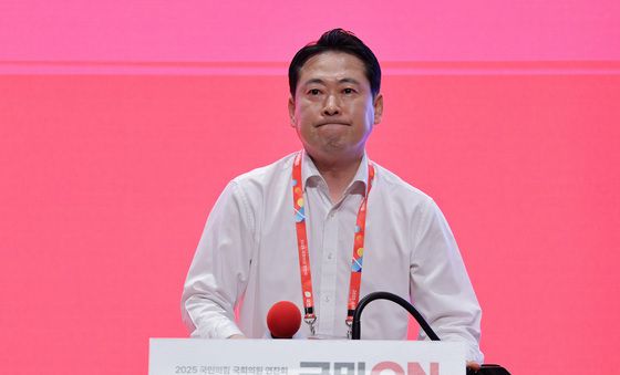 생각 잠긴 장동혁 대표