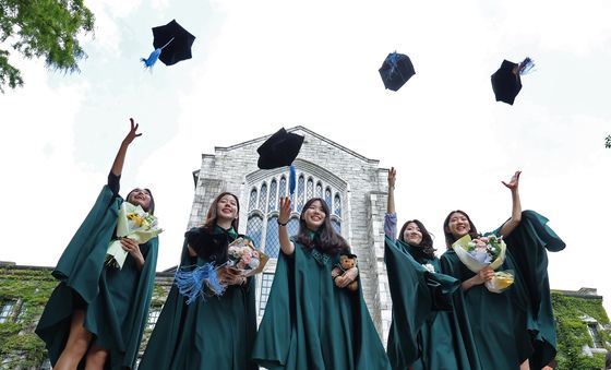 정들었던 대학교 '오늘 졸업'