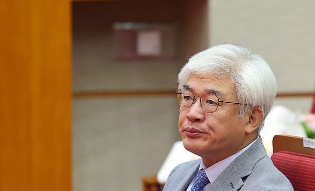 김정원 헌법재판소 사무처장 퇴임식 참석하는 마은혁 재판관