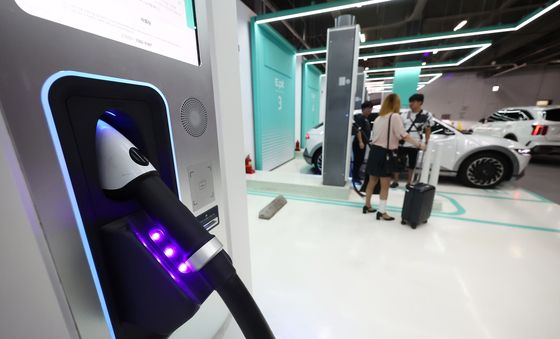 '내연차 팔고 전기차 사면 최대 400만원 지원'