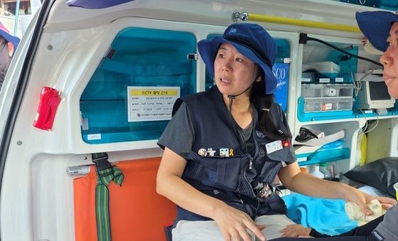 600일 고공농성 마치고 병원 향하는 박정혜씨