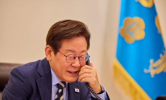 투르크메니스탄 대통령과 전화 통화하는 이재명 대통령