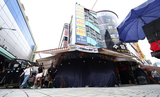 여름휴가에 한산한 남대문시장