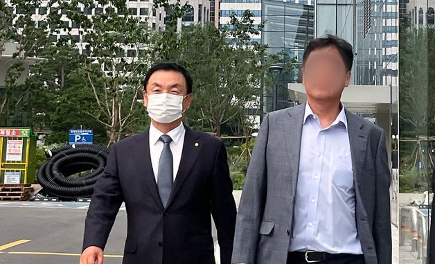 특검 소환 조사 마친 권오수 전 도이치모터스 회장