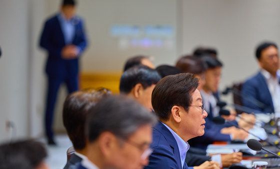 임시 국무회의 발언하는 이재명 대통령