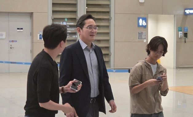 인천공항 통해 귀국하는 이재용 회장