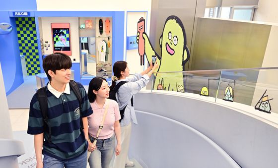 삼성전자, 줄리앙 종이 인형 폴더블 체험존 강남서 운영