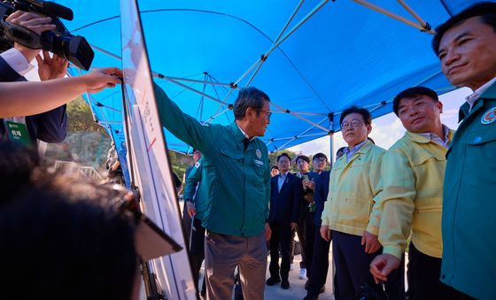 강릉 가뭄 피해상황 점검하는 이재명 대통령