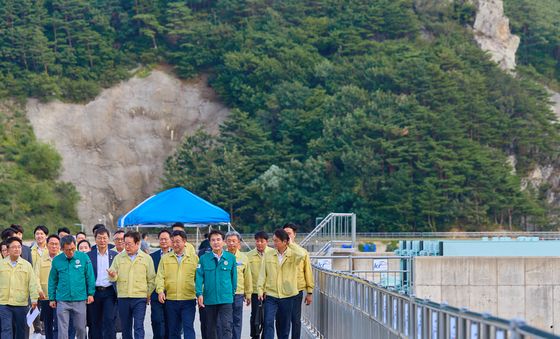 이재명 대통령, 강릉 가뭄 피해상황 점검