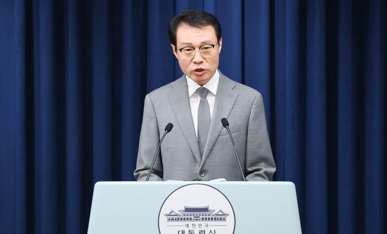 국정 기조 관련 브리핑하는 이규연 홍보수석