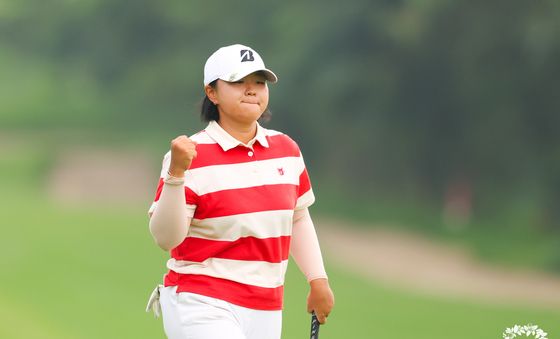 우승 환호하는 신다인