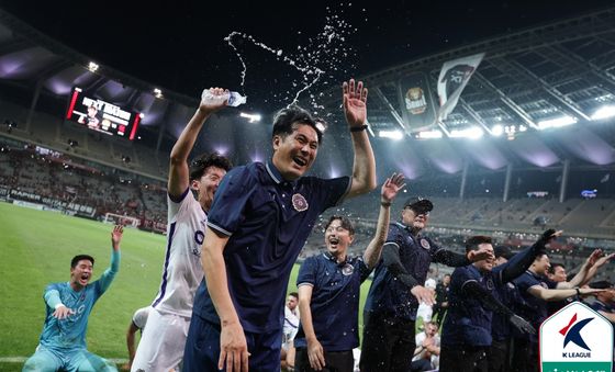 연고이전 더비 승리한 안양 유병훈 감독