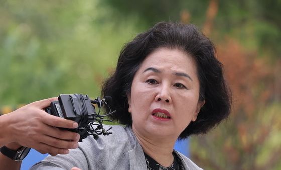 특검 출석하며 입장 밝히는 김영선