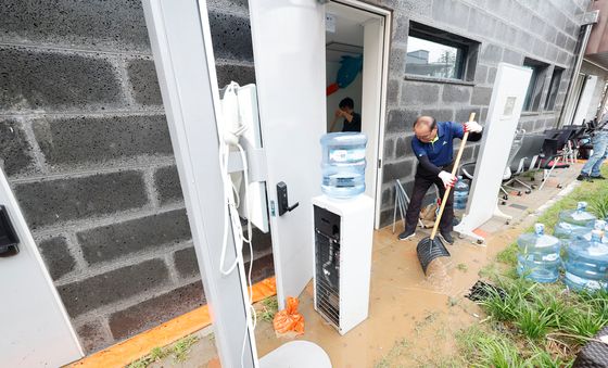 보건소 흙탕물 제거 작업