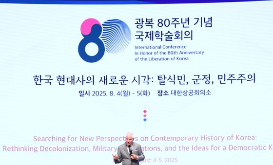 '스탈린과 한국' 강연하는 스티븐 코트킨 스탠퍼드대 교수