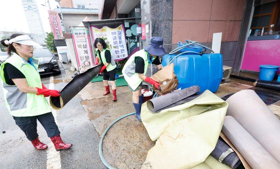 침수피해 현장 복구 구슬땀