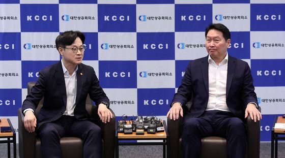 김정관 산업장관, 최태원 대한상의 회장과 면담