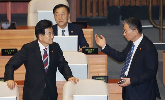 대화하는 정동영-정성호 장관