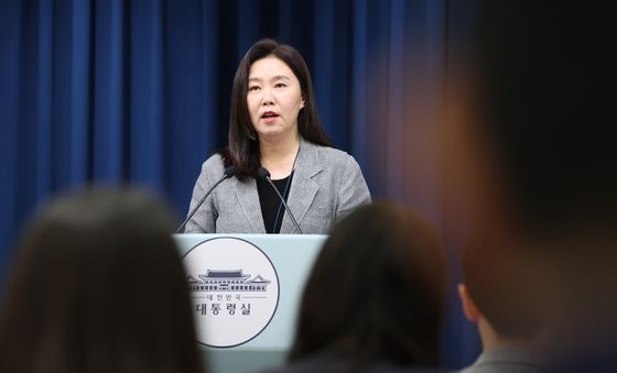 강유정 대변인, 비서실장 주재 수석보좌관회의 브리핑