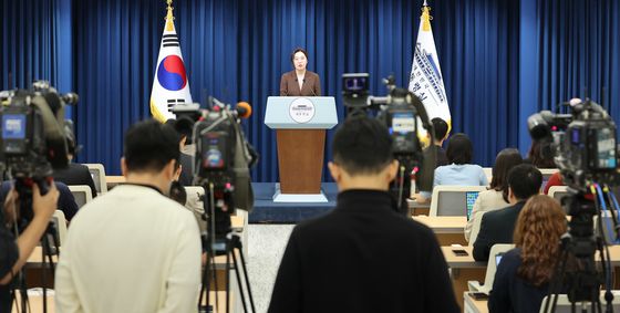 강유정 대변인, 국민임명식 초청장 전달 관련 브리핑