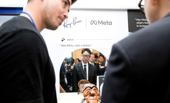 설명 듣는 배경훈 장관