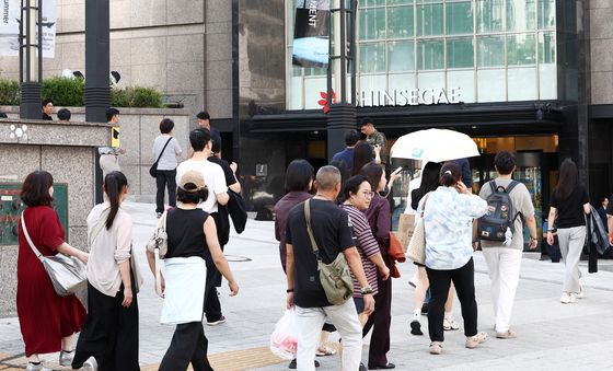 신세계 백화점 폭발물 수색 종료, 재입장하는 이용객들