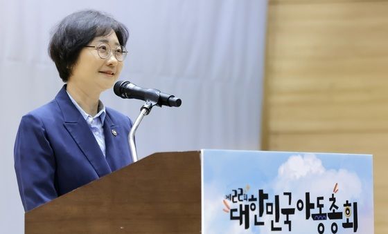 기념사하는 이스란 차관