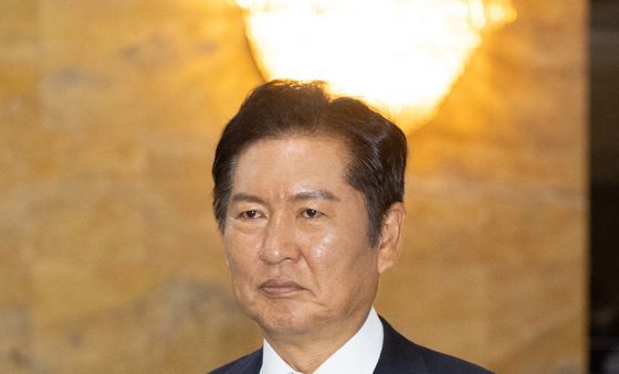 본회의장 나서는 정청래 대표