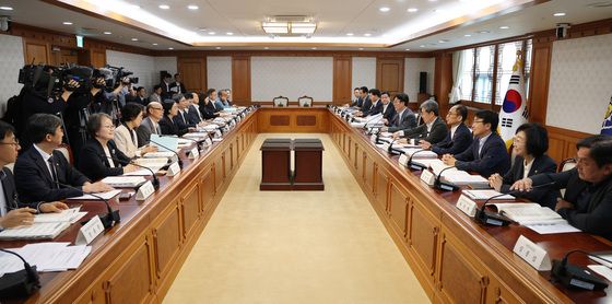 김민석 국무총리, 바이오헬스혁신위원회 회의 주재