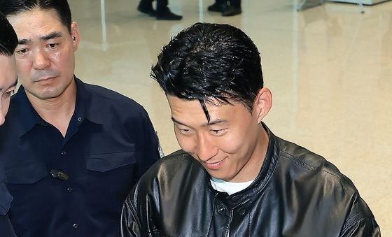 하트 만든 손흥민