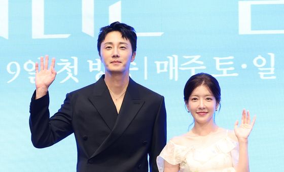 정일우 정인선, 그림같은 커플