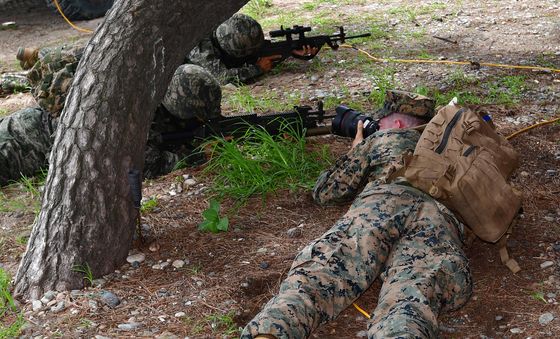 한국 해병대 훈련 촬영하는 미해병