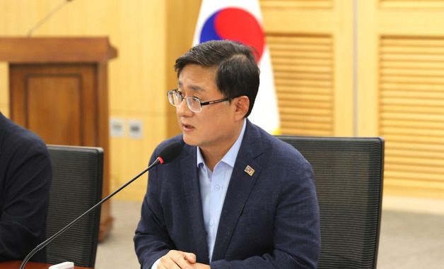 가습기살균제 피해자 대표 간담회서 경청하는 환경부 장관