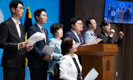 국민의힘 법사위원들 '이춘석 의원 사건 성명서 발표'