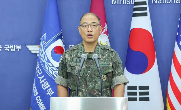 발언하는 이성준 합참 공보실장