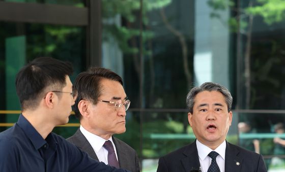 체포영장 집행 관련 기자회견하는 尹 전 대통령 법률대리인단