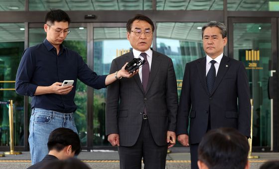 기자회견하는 윤석열 전 대통령 법률대리인단