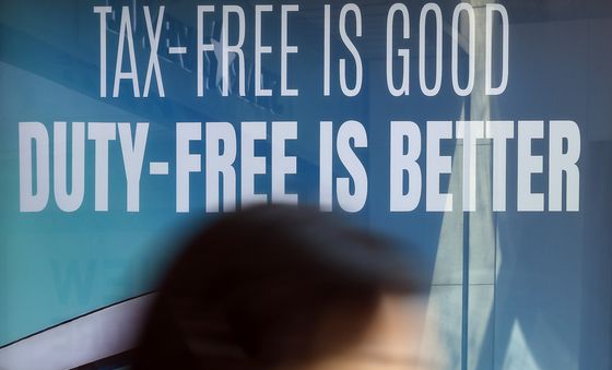 사드·코로나 사태로 줄어든 중국인 관광객, 무비자 조치로 폭등 예상…면세업 기대