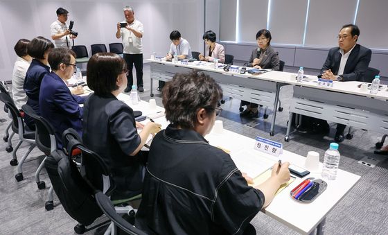 환자·소비자단체와 간담회 갖는 정은경 복지부 장관