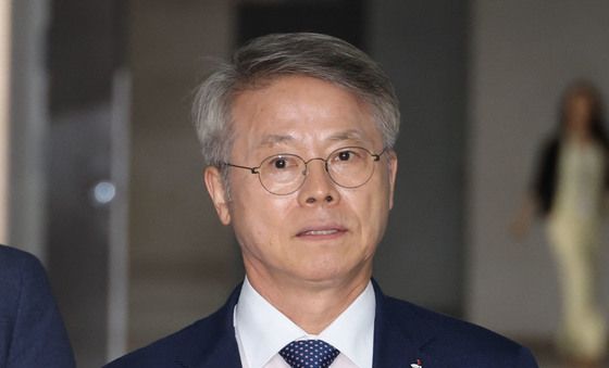 검찰개혁 관련 당·정·대 협의 참석하는 민형배 위원장