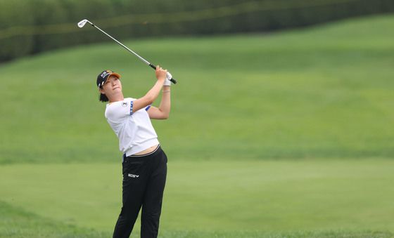 아이언샷 치는 방신실