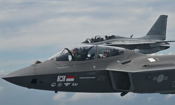 KF-21 탑승한 UAE 국방차관