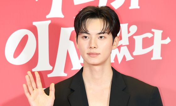 이채민, 영화관 온 왕자님