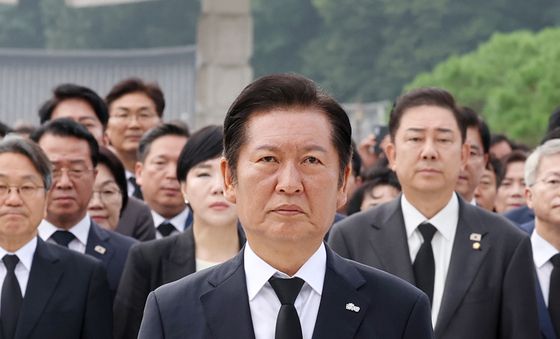 정청래 대표, 오월영령에 참배