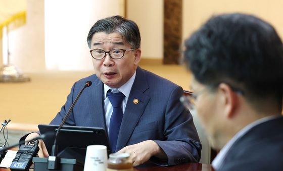 인사말하는 유철환 권익위원장