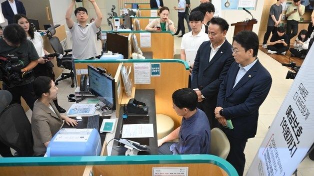 금융위 부위원장, 예금보호한도 1억원 시행 현장방문
